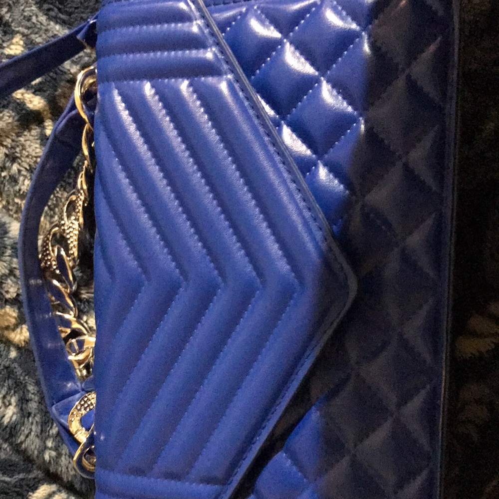 I’m selling a royal blue purse with silver handle.